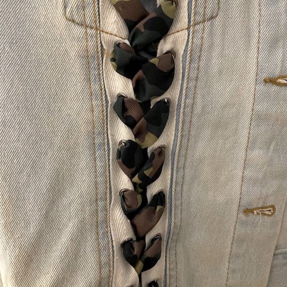 Hand painted Jean Jacket - Picture 2 of 4